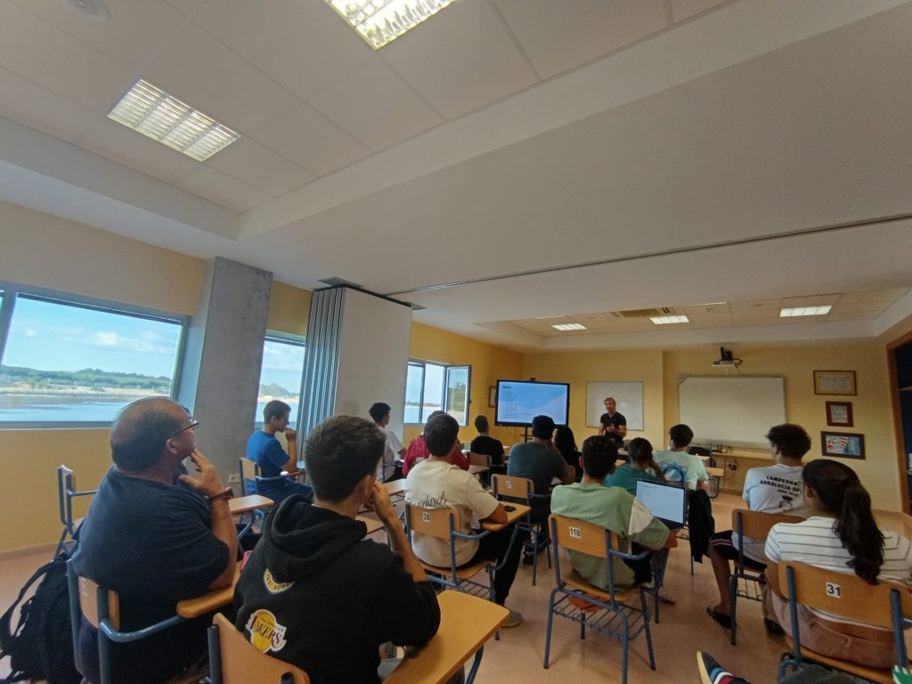 La Federación Andaluza de Vela impulsa un programa de formación continua para técnicos de competición.