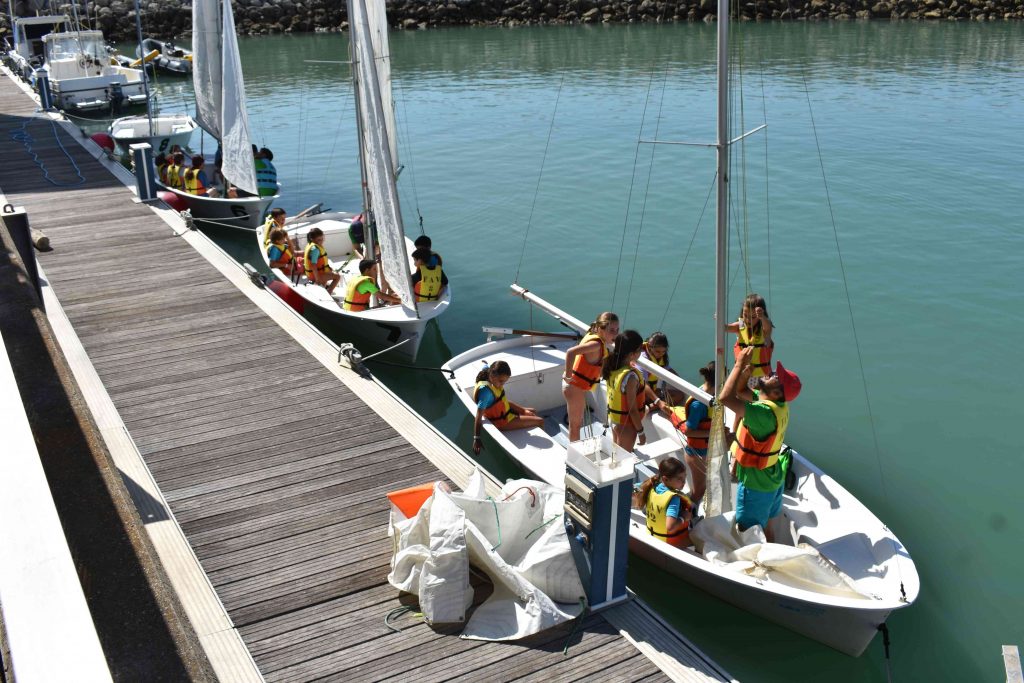 La Escuela de Vela de la FAV vive un verano de máxima actividad